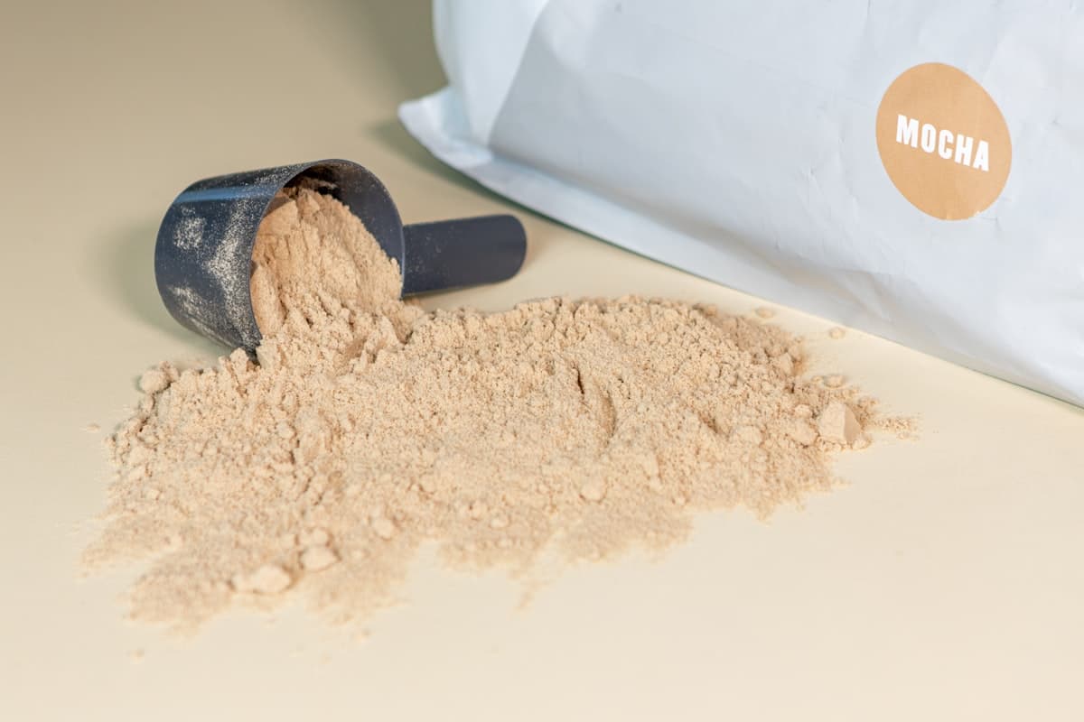 Creatine and stomach pain: solubility, dosing, and how to avoid digestive problems